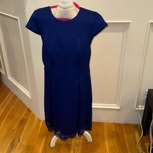 Beautiful blue dress size 8 by Vince Camuto, pockets!